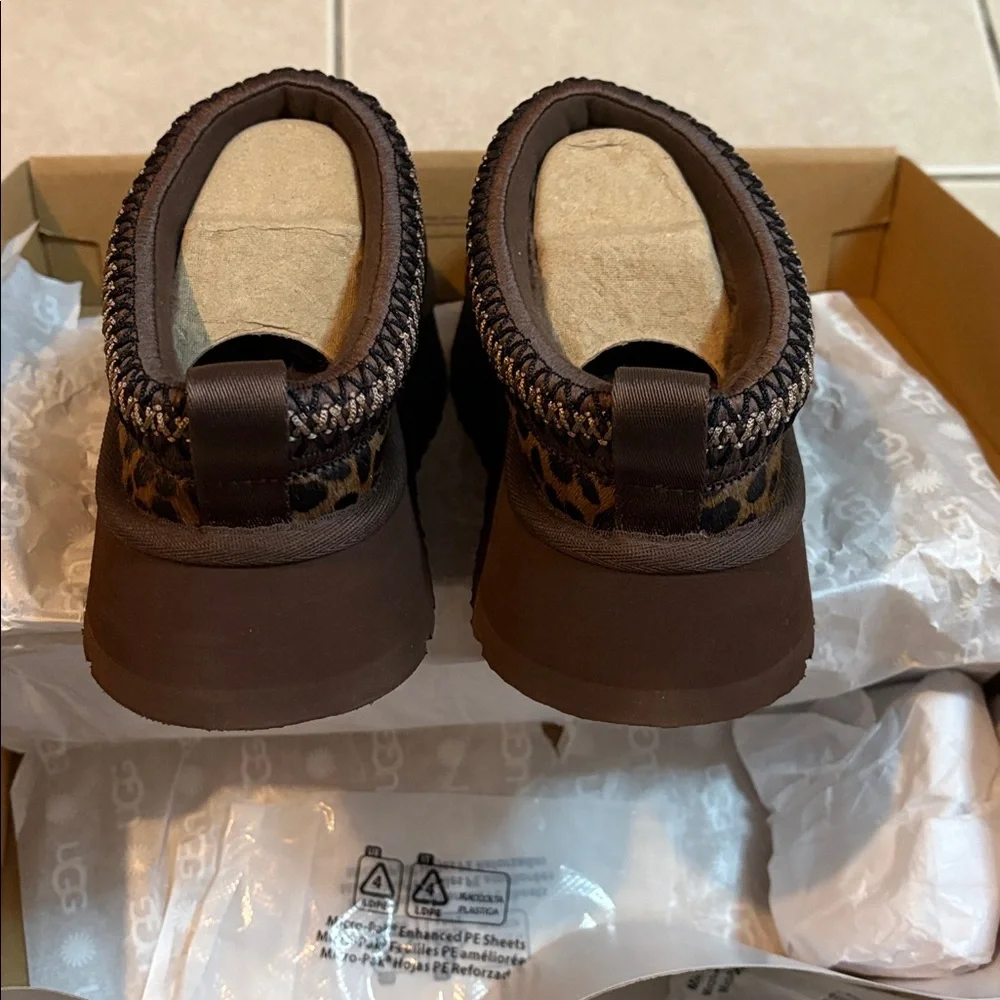 UGG Tazz Captain Slippers - Picture 3 of 5